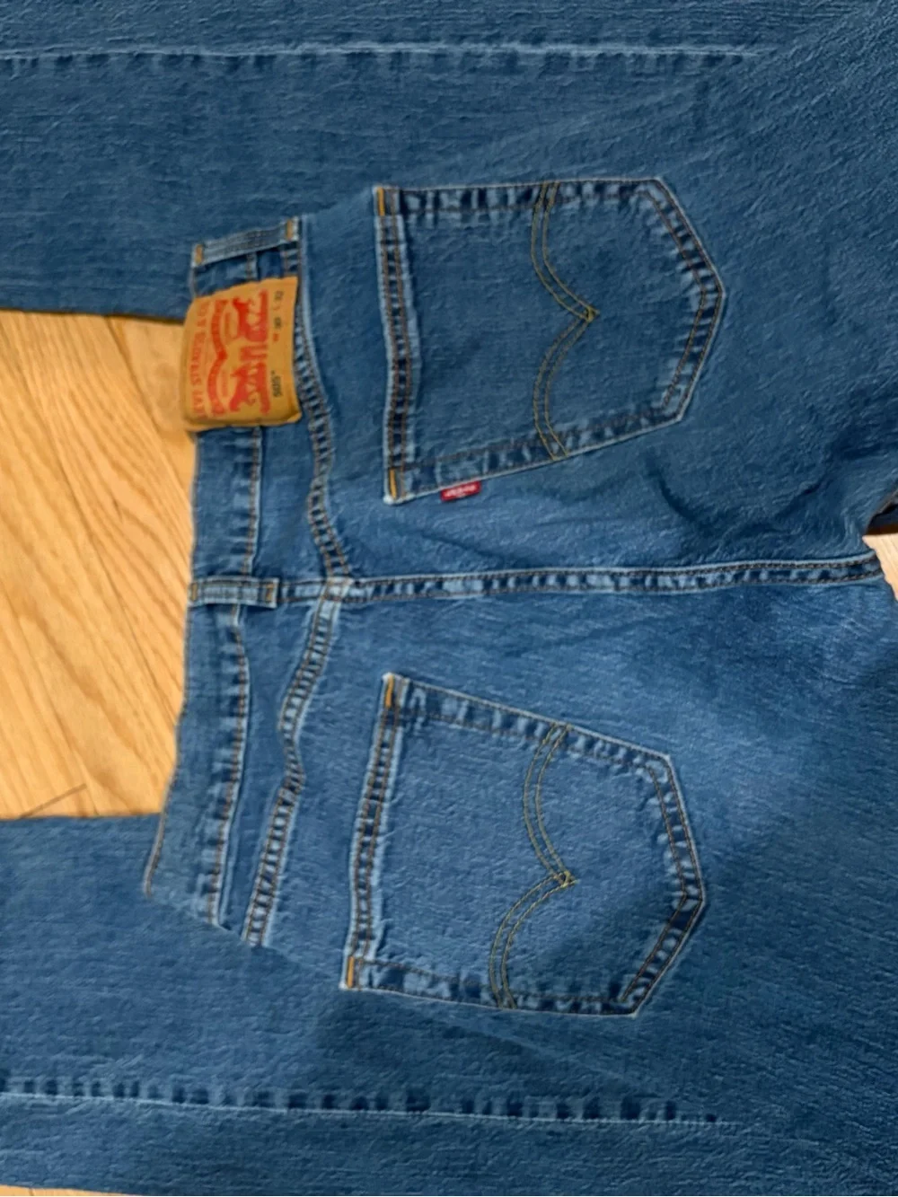 Levi's Classic Medium Blue Relaxed Jeans